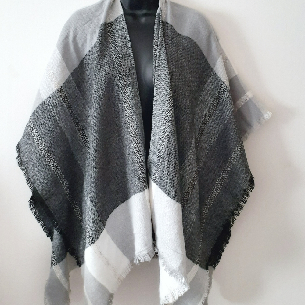 - - GRAY/WHITE TONE ACRYLIC SHAWL